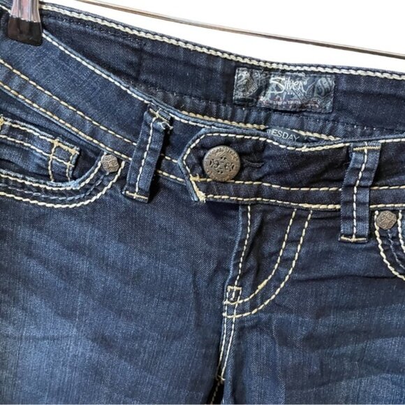 Silver JEANS Tuesday crop dark wash 27 - Picture 2 of 6